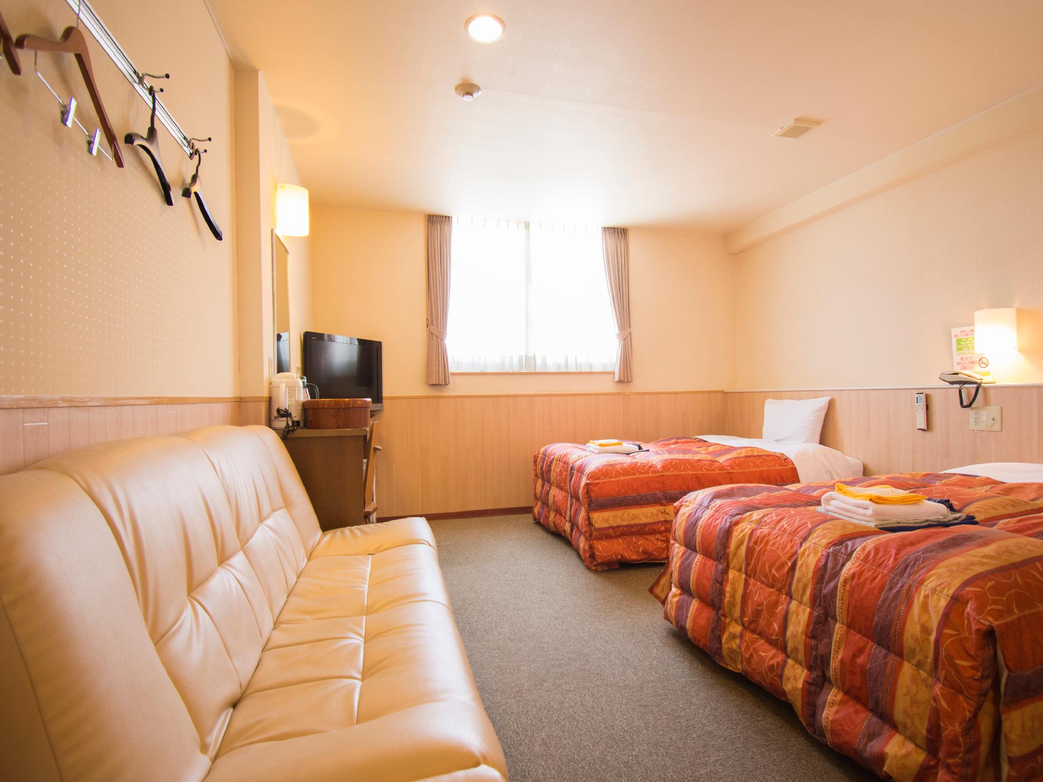 Western, Twin Beds, Sofa