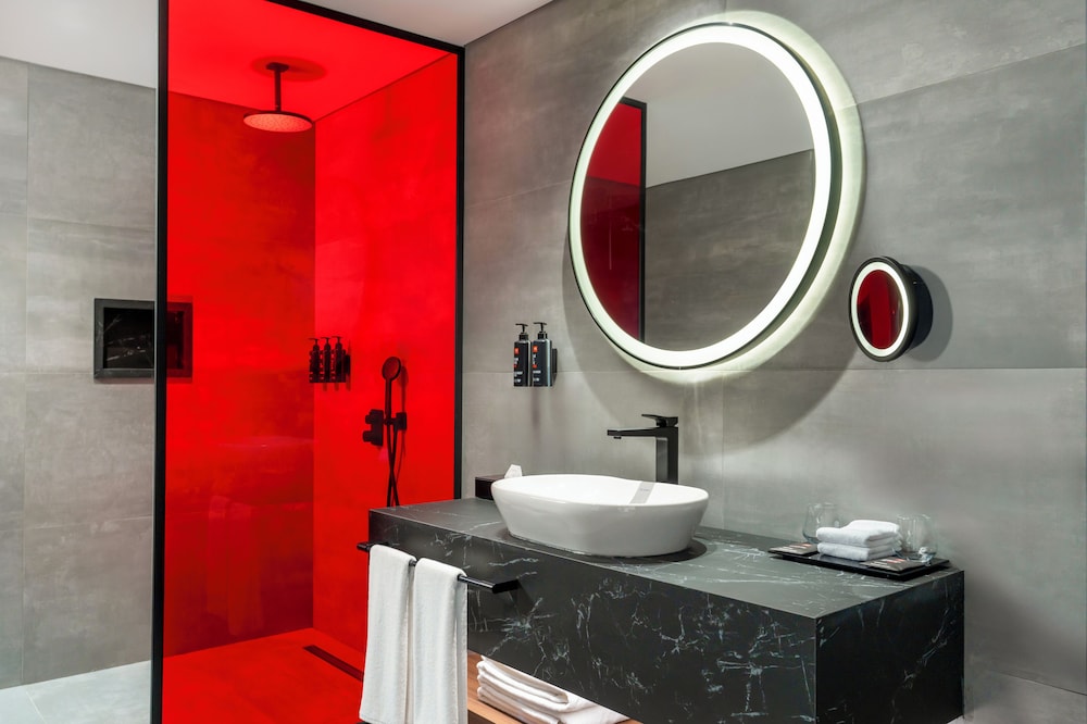 Radisson RED Izmir Point Bornova 56/59