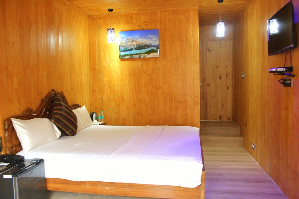Hotel Toppers Corner Mount Abu 9/67
