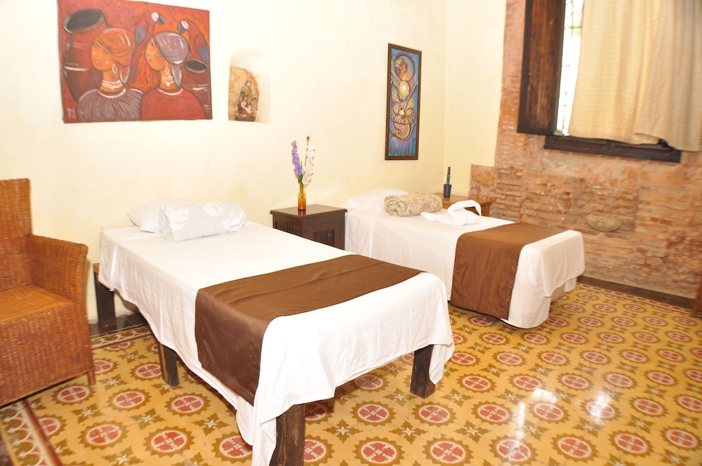 Hotel Dona Elvira 22/70