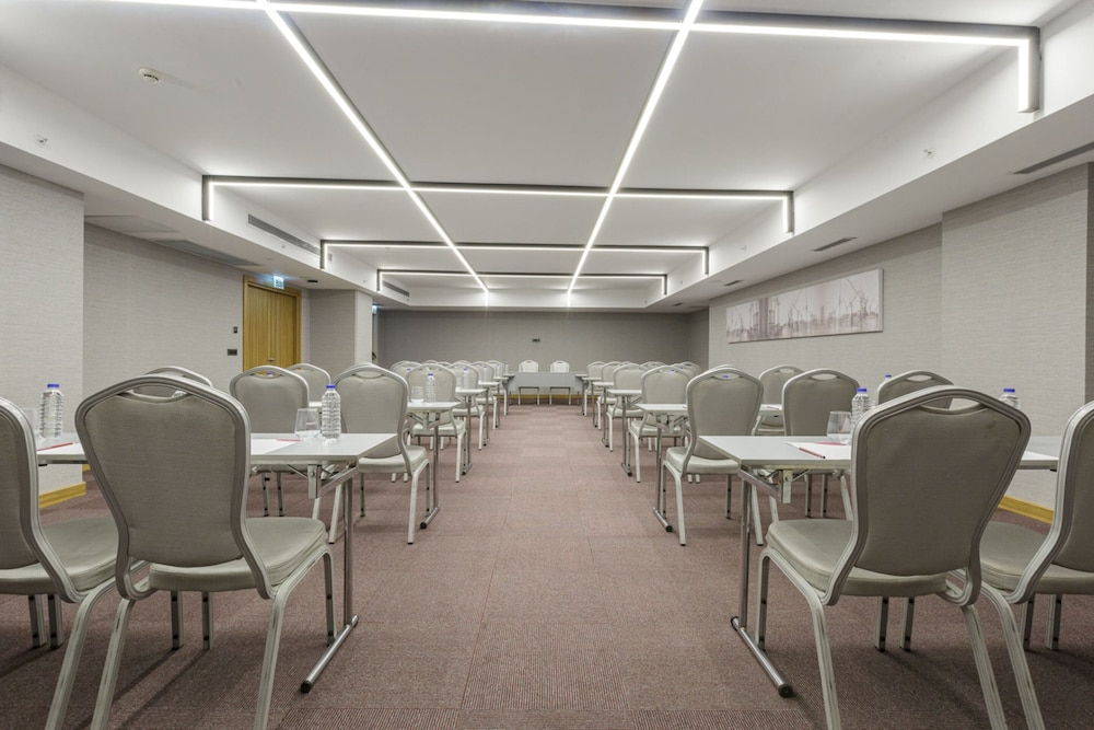 Ramada Encore by Wyndham Istanbul Sisli 48/55