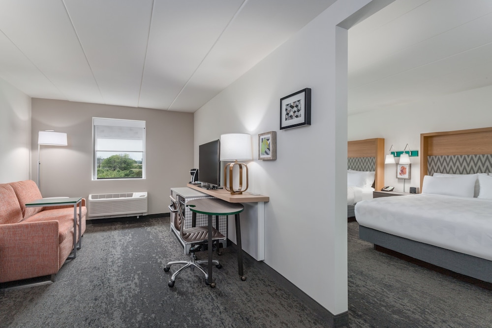 Holiday Inn Columbus an IHG Hotel (ex. Comfort Inn and Suites) 52/58