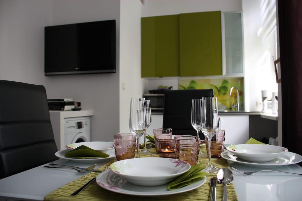 GoVienna Small Modern Apartment 13/22