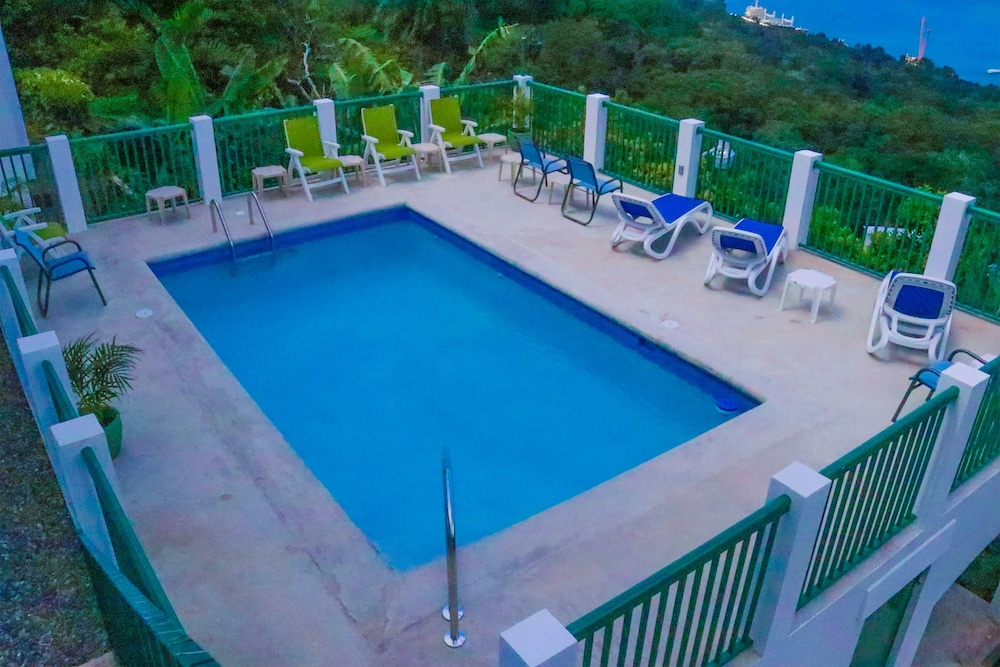 Pink Rock Bed & Breakfast 52/58