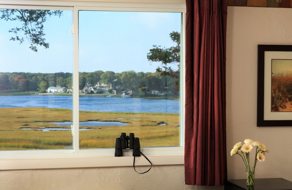 Bayside Resort Hotel 69/73