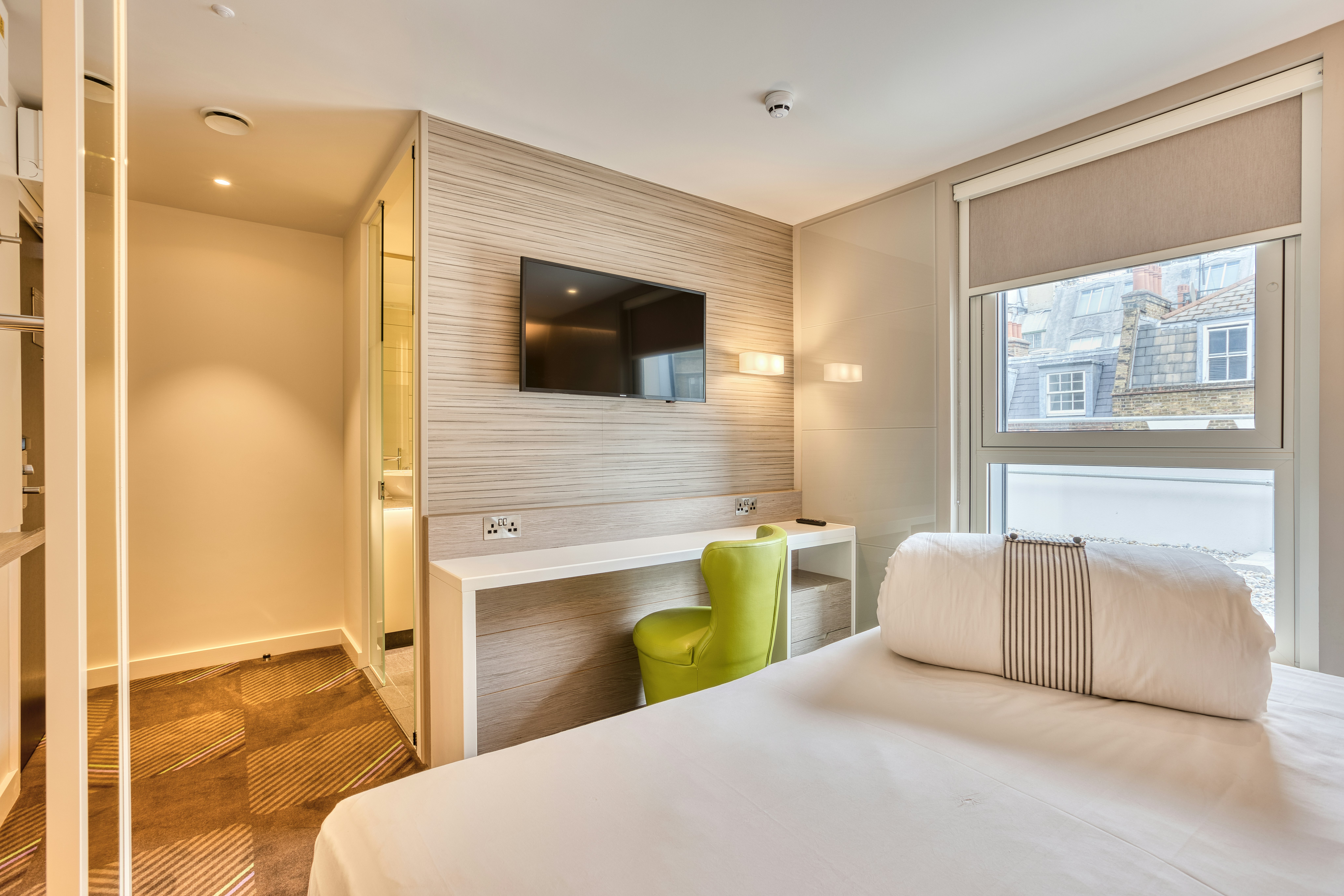 Hub by Premier Inn London Soho hotel 7/24