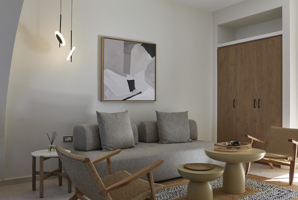 Apanemo Hotel and Suites 42/59