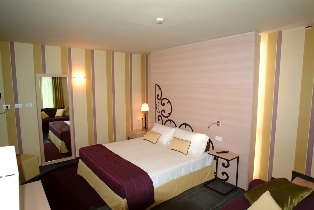 EL HOMS PALACE 26/71