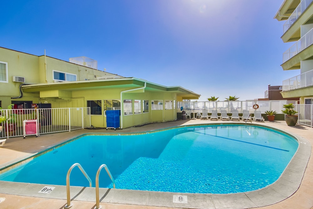 Surfer Beach Hotel photo1