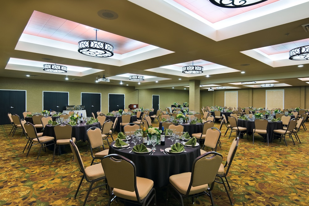 Oxford Suites Boise 33/39