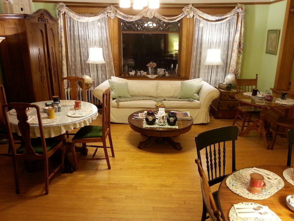 White Lace Inn 42/50