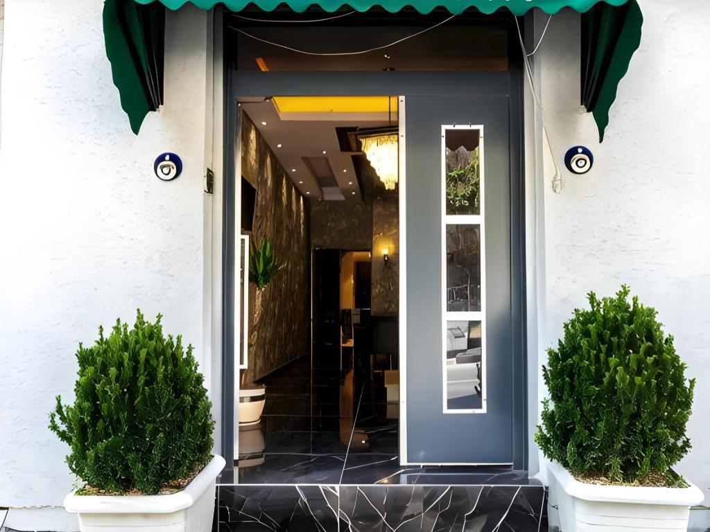 SOLO HOTEL 4/49