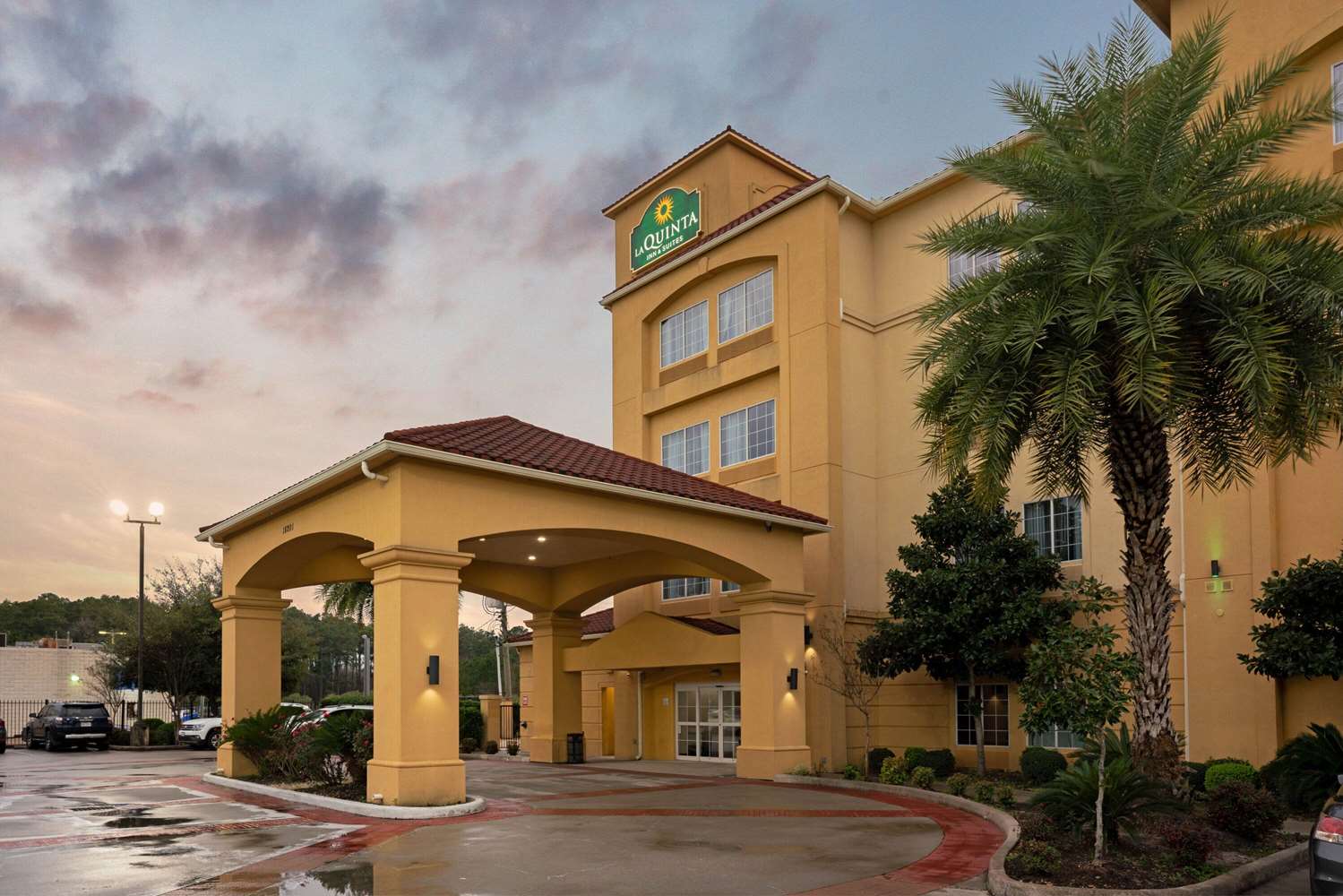 La Quinta Inn & Suites by Wyndham Houston Bush Intl Airpt E 1/30