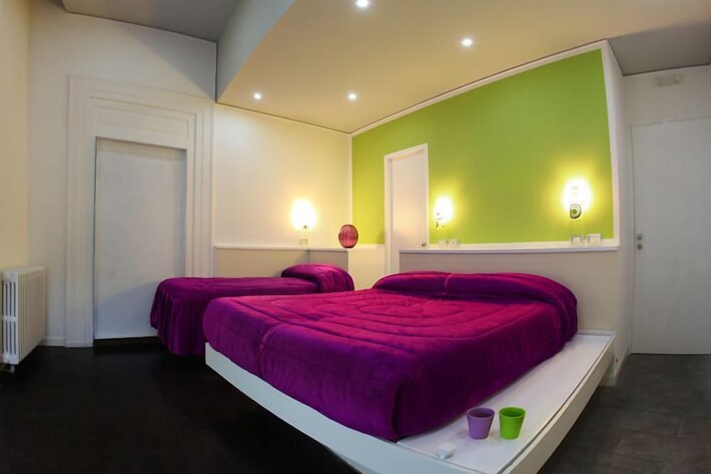 ROOM, TRIPLE