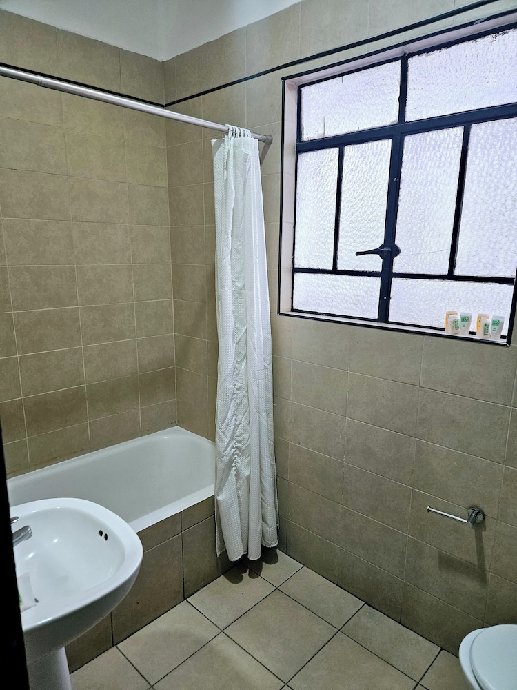 Hotel Singular Antara 45/50