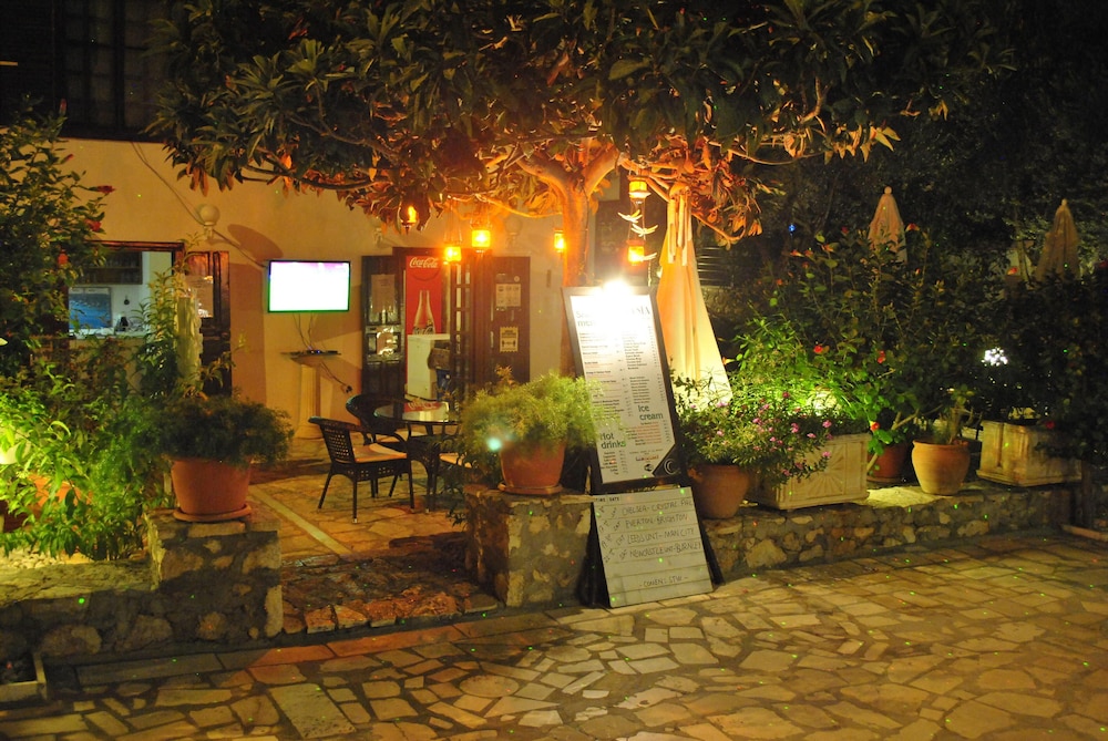 Hotel Dionysia 61/69