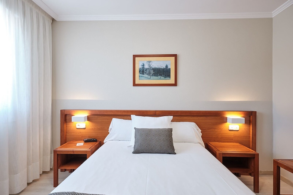 STANDARD, SINGLE, DOUBLE BED, PRIVATE BATHROOM