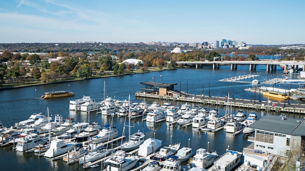 HYATT HOUSE WASHINGTON DC / THE WHARF 57/64