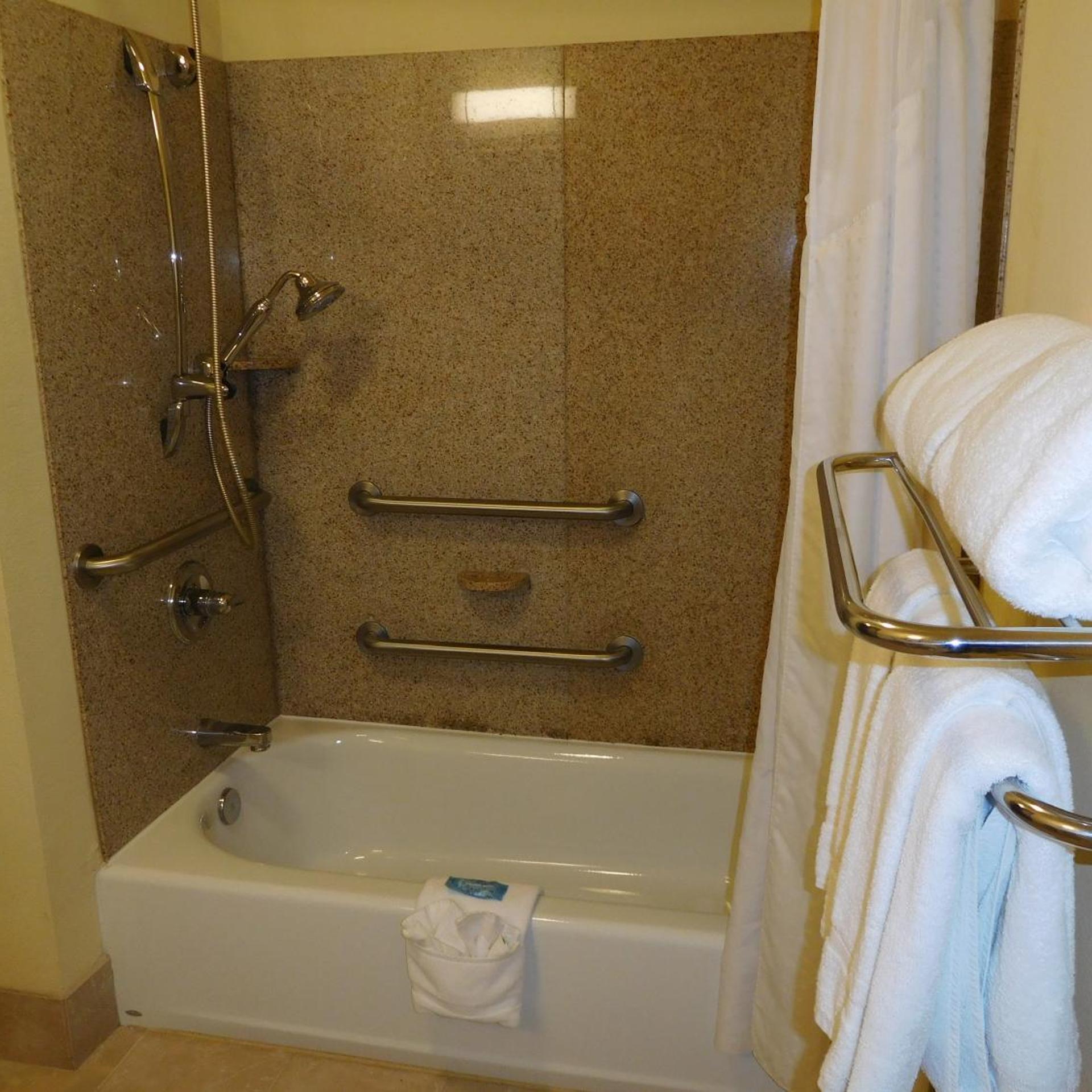 جناح لذوي الإعاقة، Holiday Inn Express Hotel And Suites Ponca City 4/5