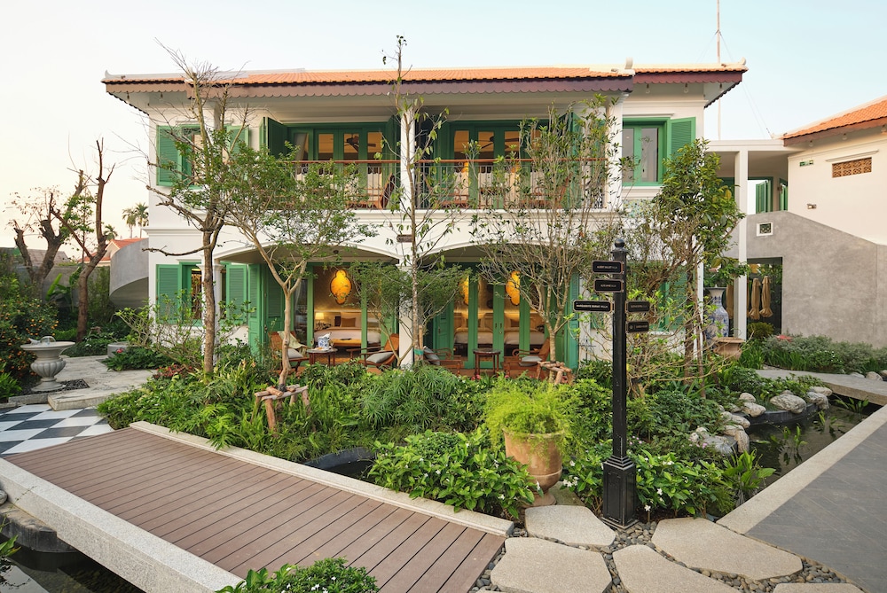 Ancient Hue Garden Houses 1/50