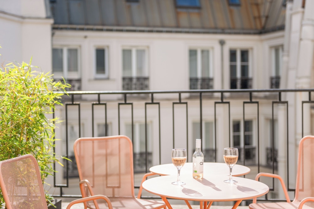 Suites and Hotel Helzear Champs Elysees 52/65