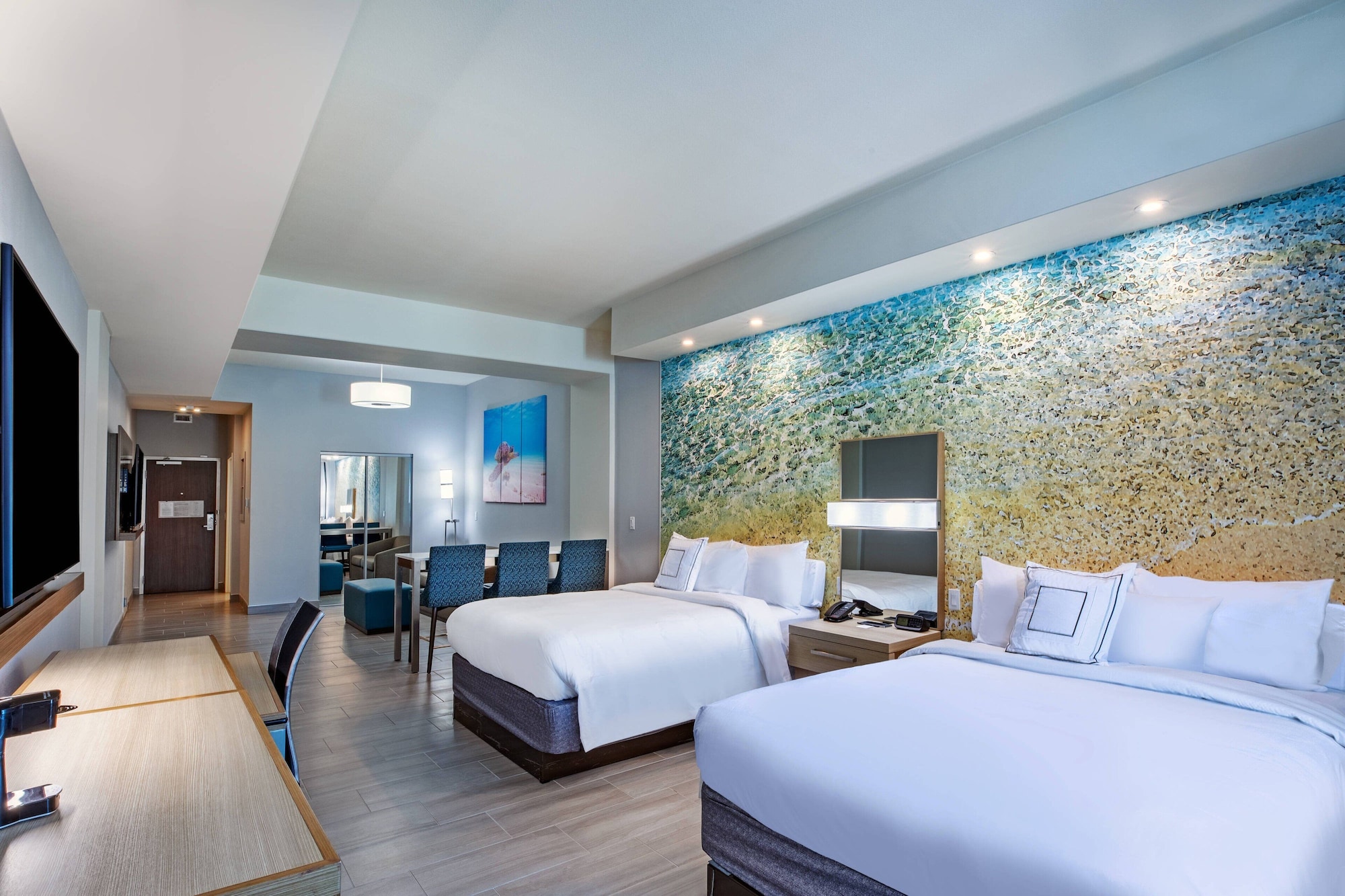 EXECUTIVE, SUITE, MULTIPLE BEDS, BALCONY