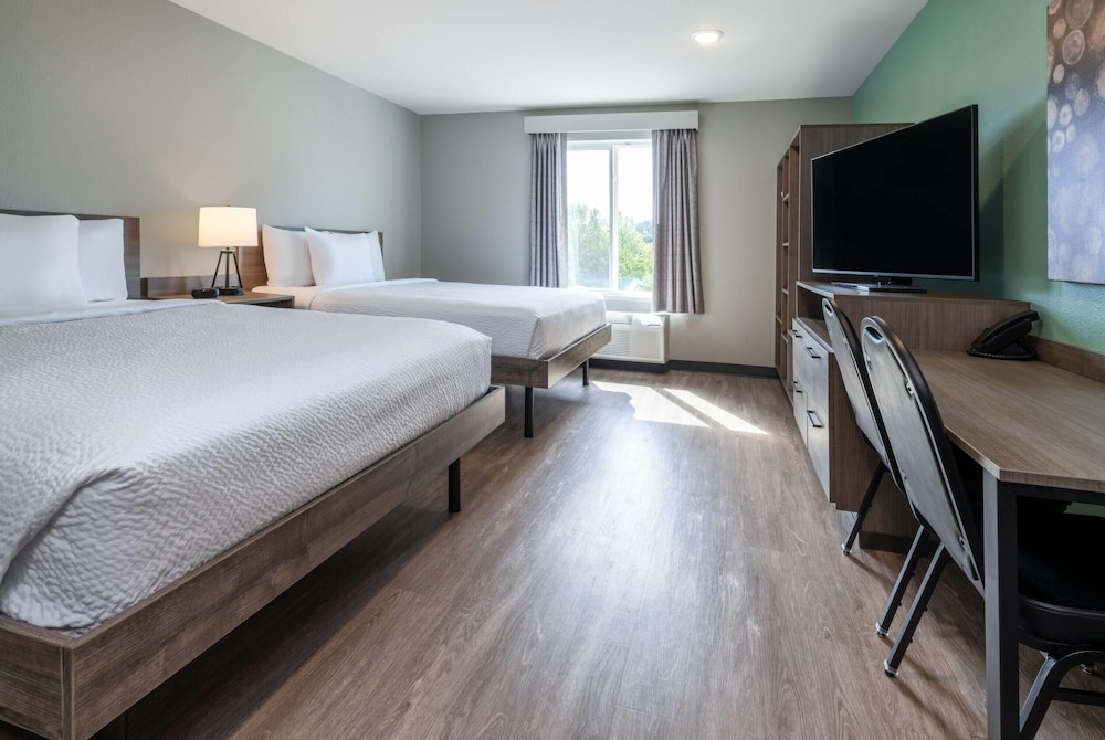 ECHO Suites Extended Stay by Wyndham Colorado Springs Airpt 27/55