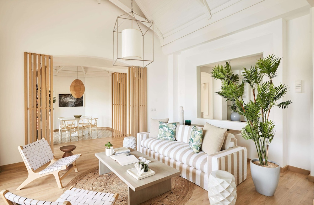 LUX Grand Gaube Resort and Villa 50/80