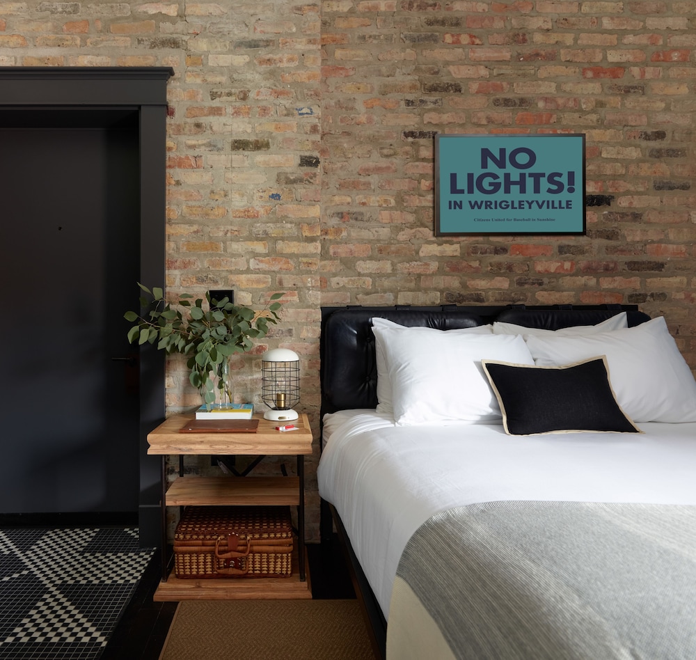 The Chicago Hotel Collection - Wrigleyville 24/44