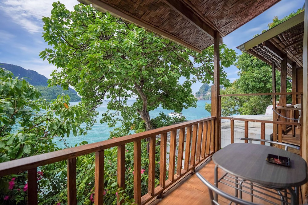 Phi Phi Cozy Seafront Resort 52/67