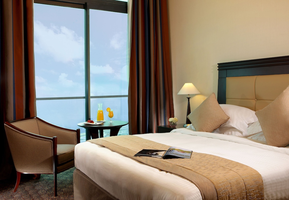Room, King Bed, Partial Sea View