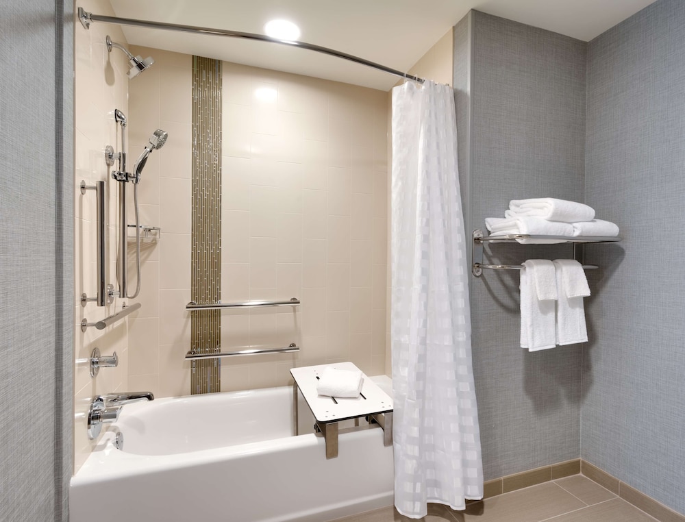 Hyatt Place Anchorage-Midtown 38/39