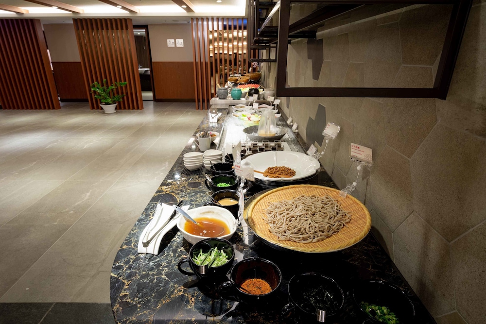 Lai Lai Hotel 60/74