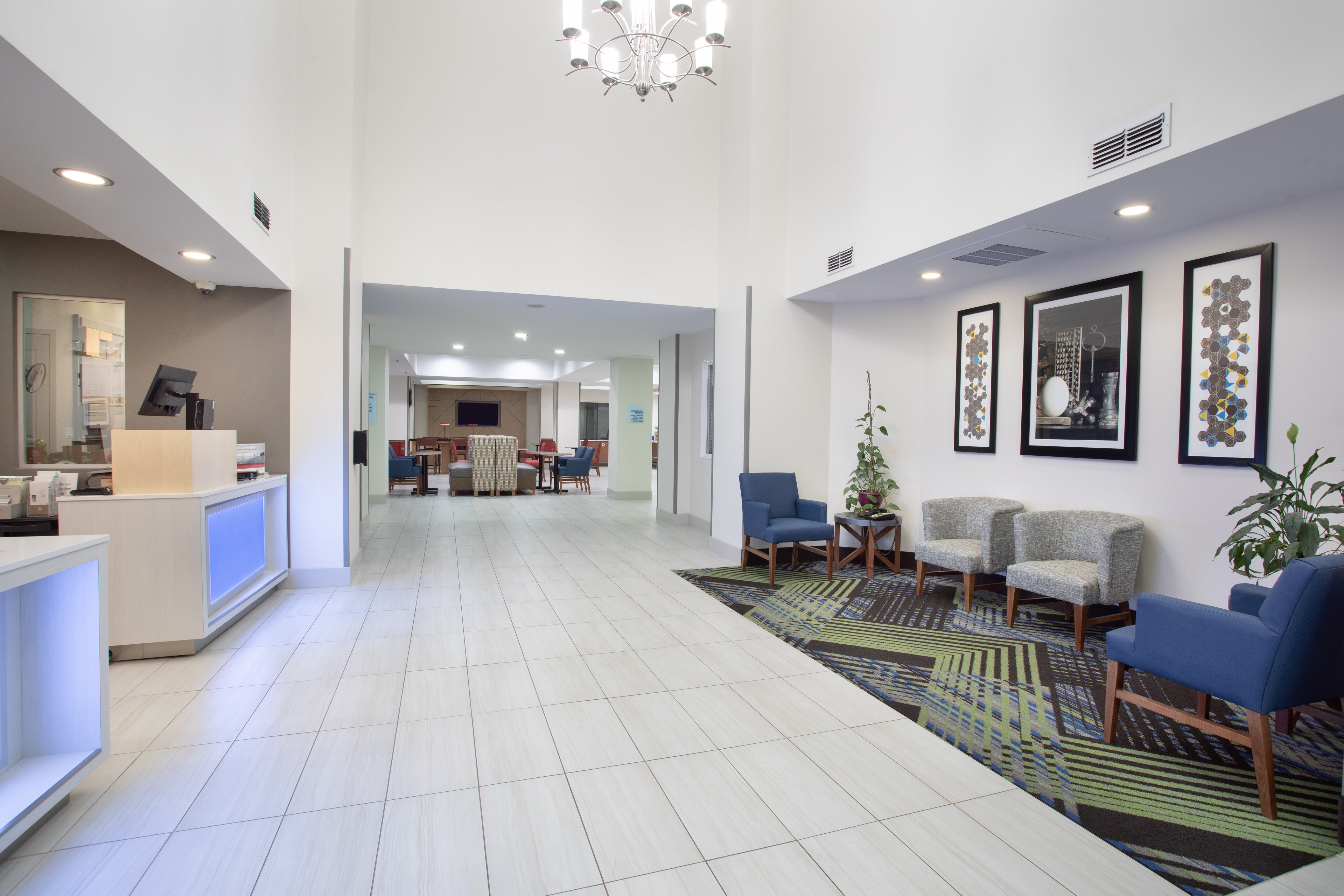 HOLIDAY INN EXPRESS YREKA - SHASTA AREA 7/52