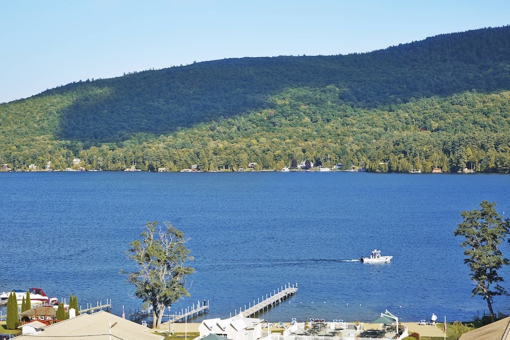 COURTYARD LAKE GEORGE 25/46