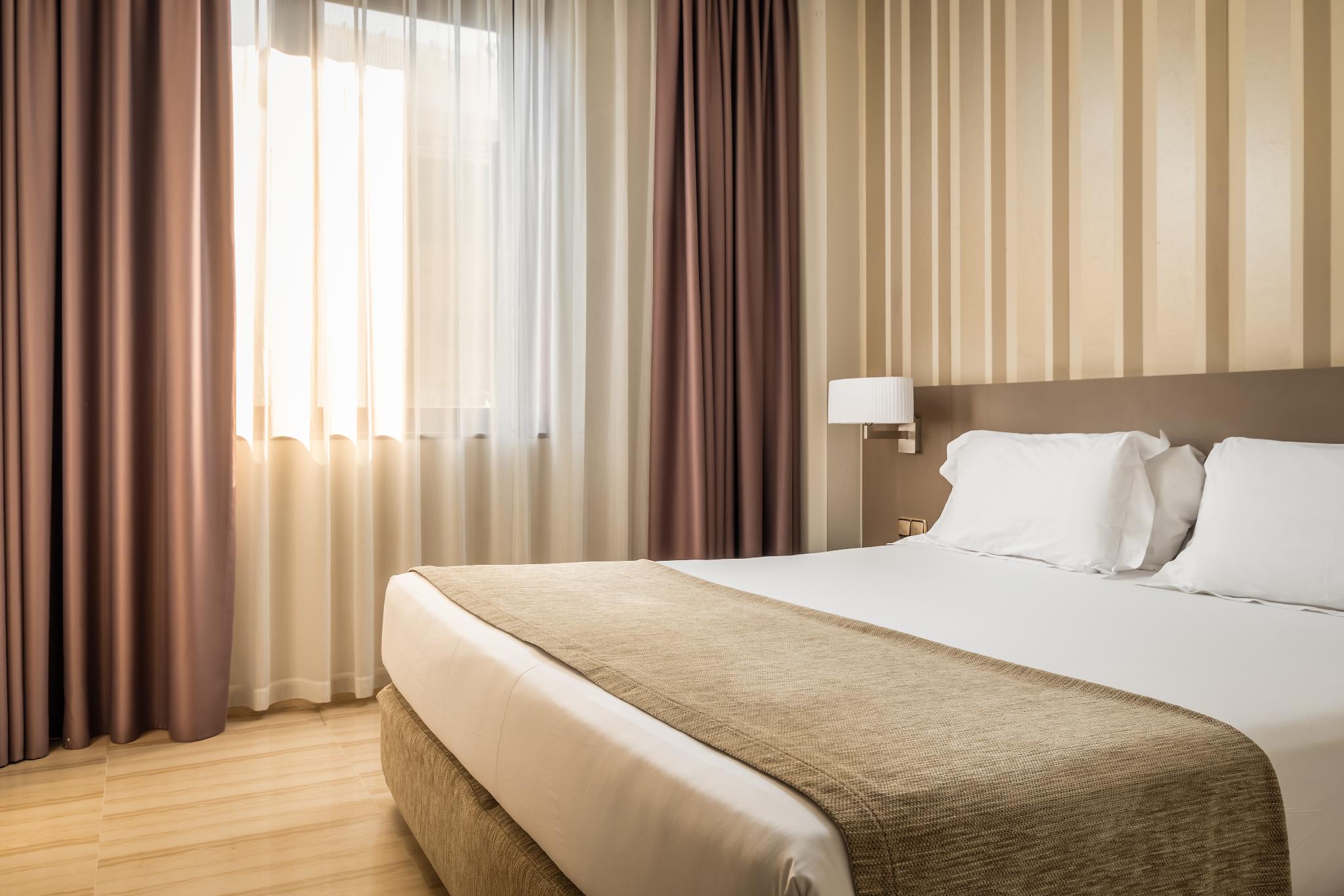 Room, Single, Double or Twin Bed