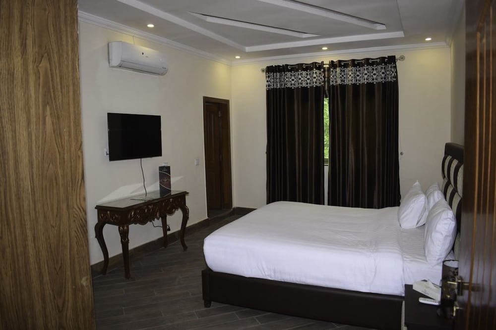 Grand Millennium Hotel Lahore (Local) 21/41