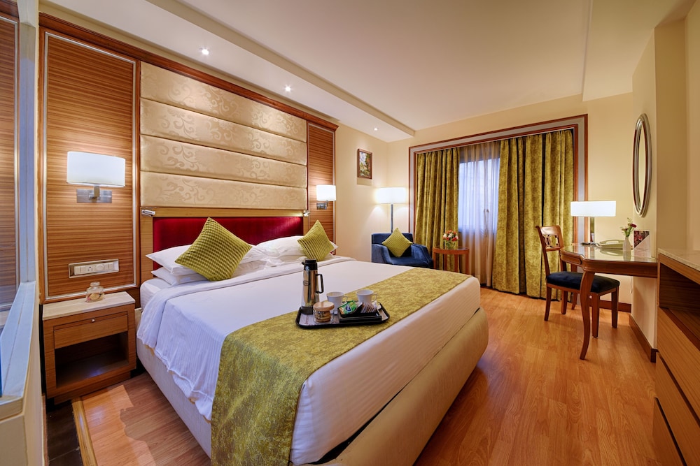 DELUXE, KING BED, CITY VIEW