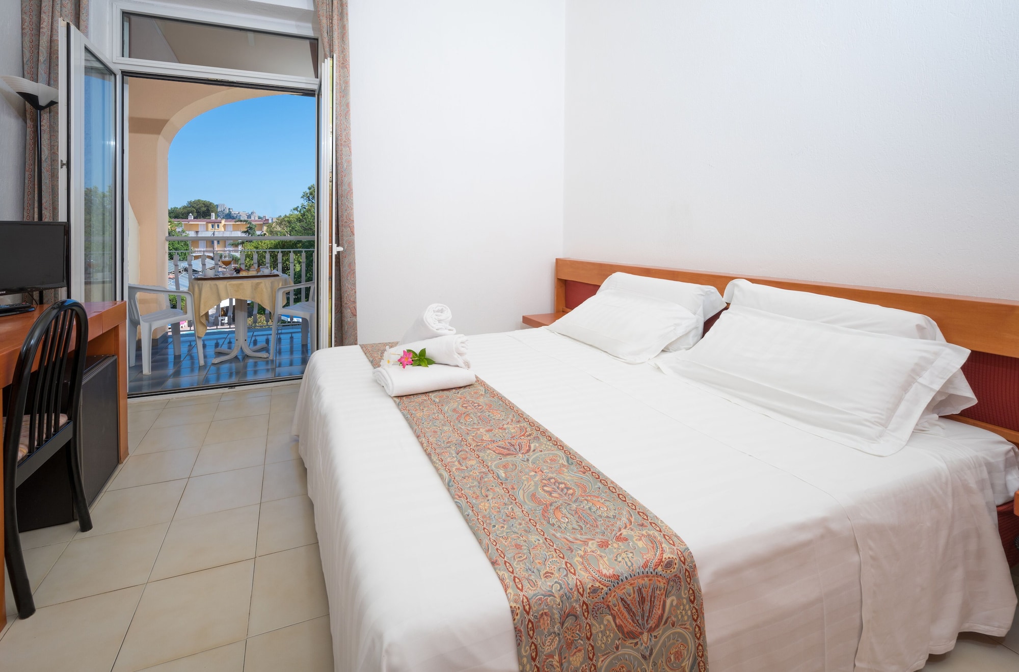 CLASSIC, DOUBLE OR TWIN BED