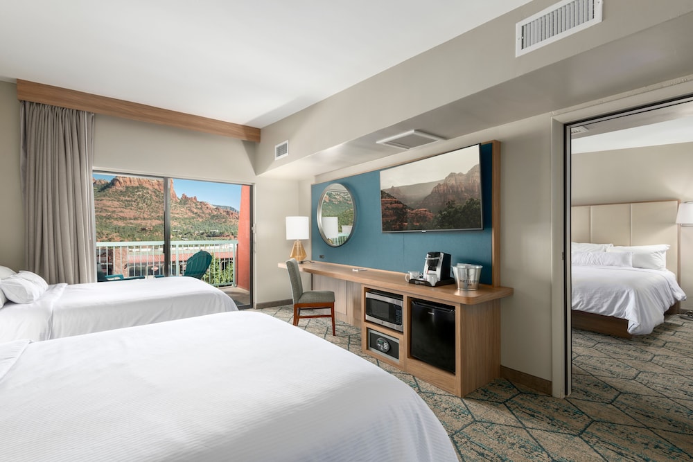 SUPERIOR, 2 QUEEN BEDS, MOUNTAIN VIEW, BALCONY