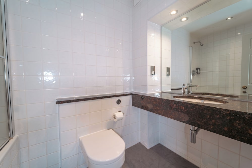 Classic Lodges Lakeside Hotel Spa 48/49