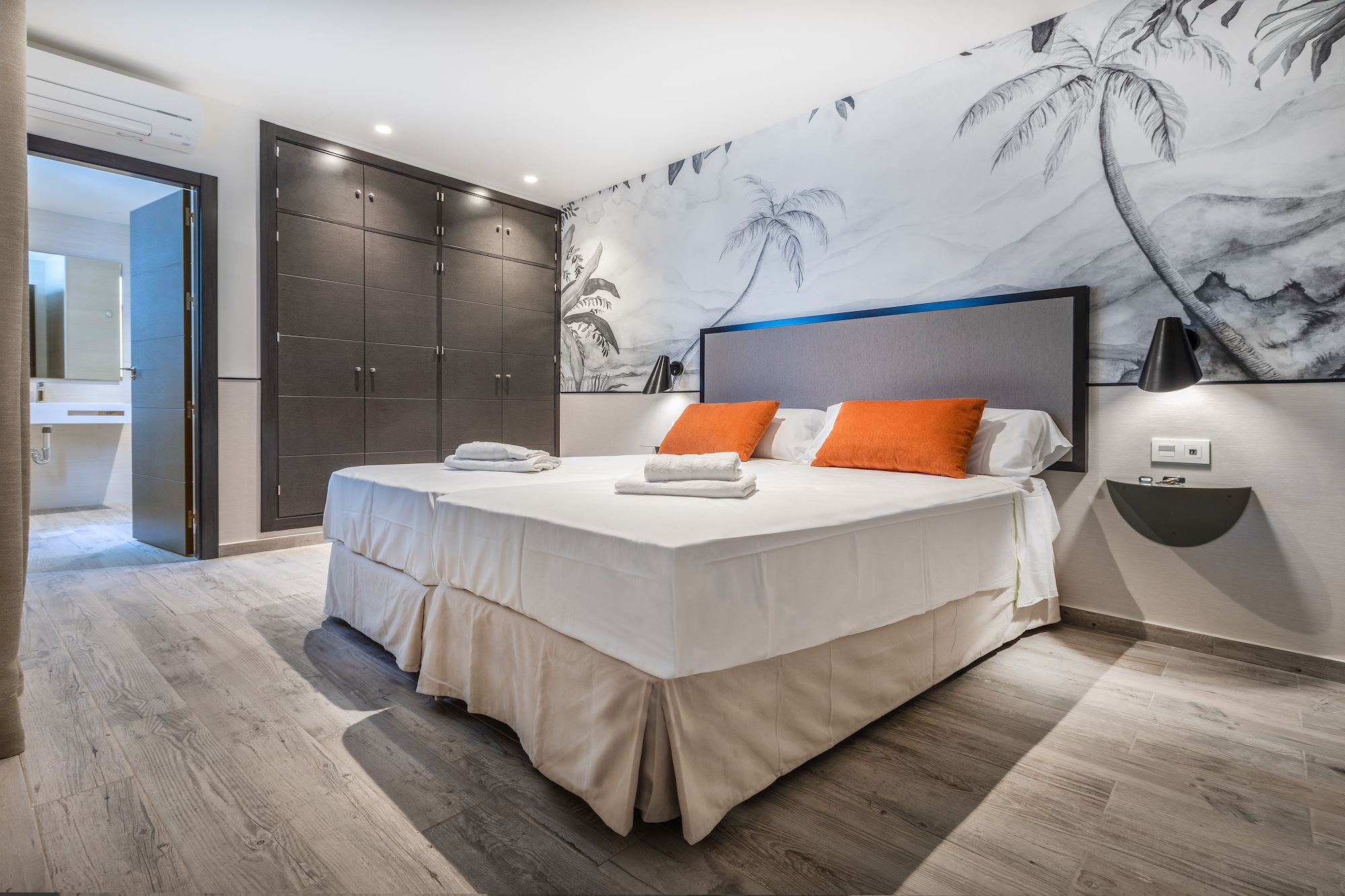 2 BEDROOMS, DELUXE, APARTMENT