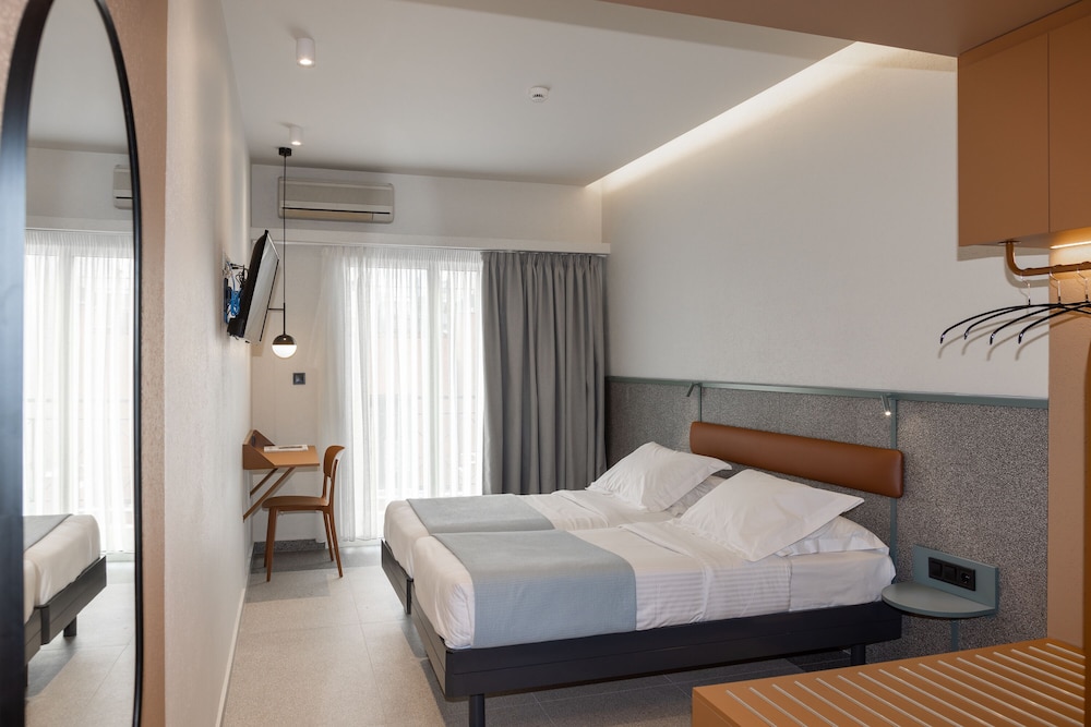 Evripides Hotel 26/69