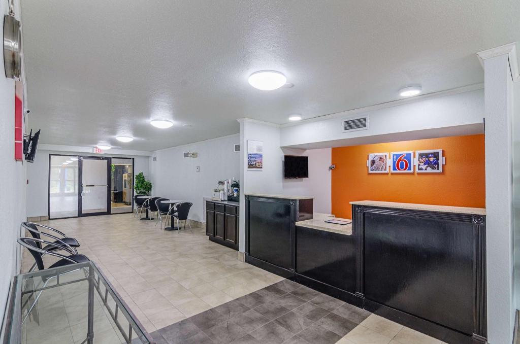 Motel6 Troy, AL 26/35
