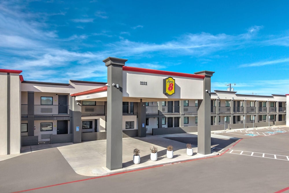 Super 8 by Wyndham Lubbock Airport 4/54