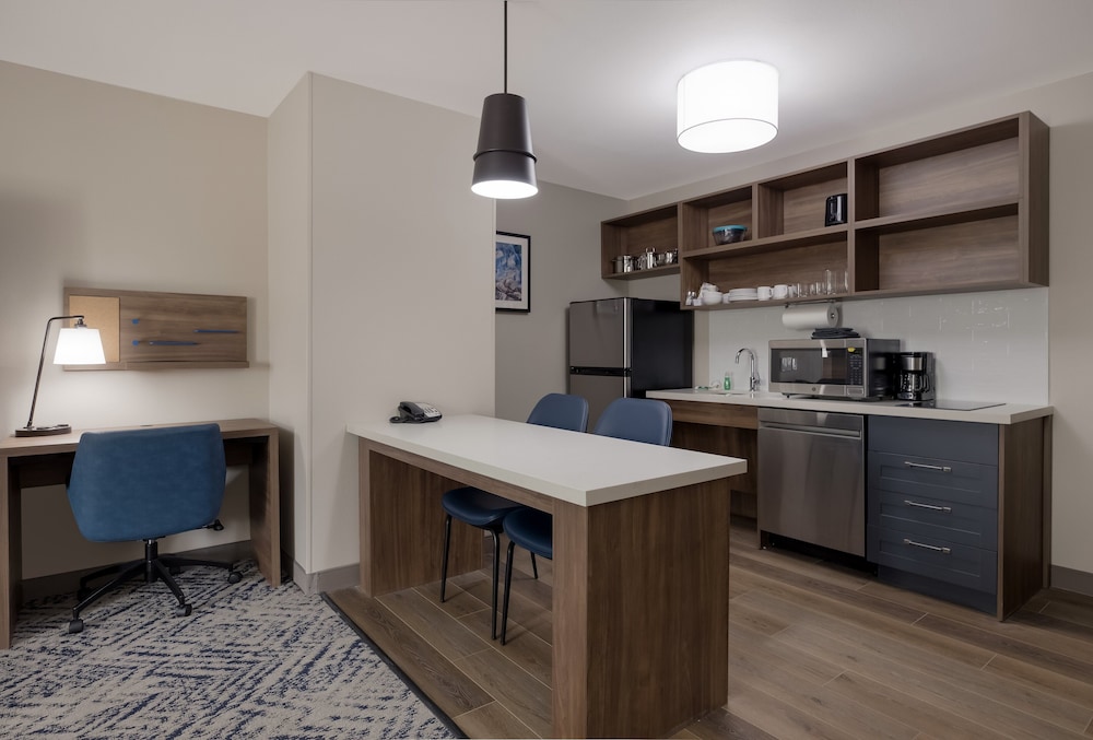 Candlewood Suites Lafayette- River Ranch 6/58