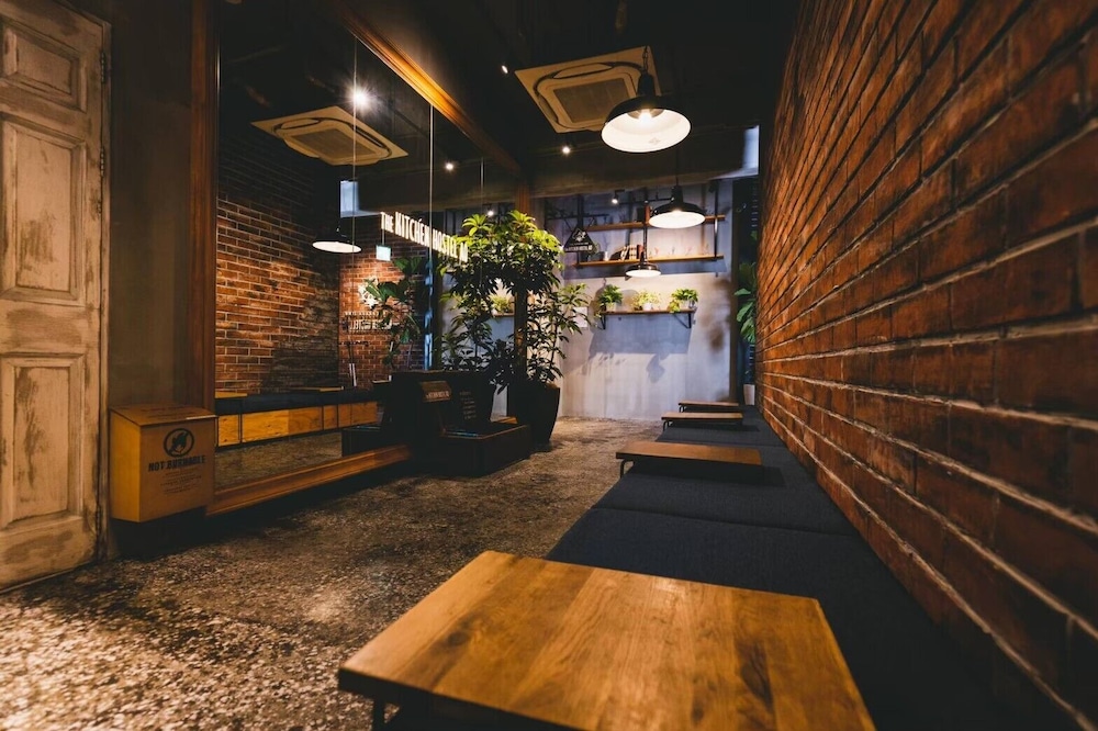 The Kitchen Hostel Ao 50/74