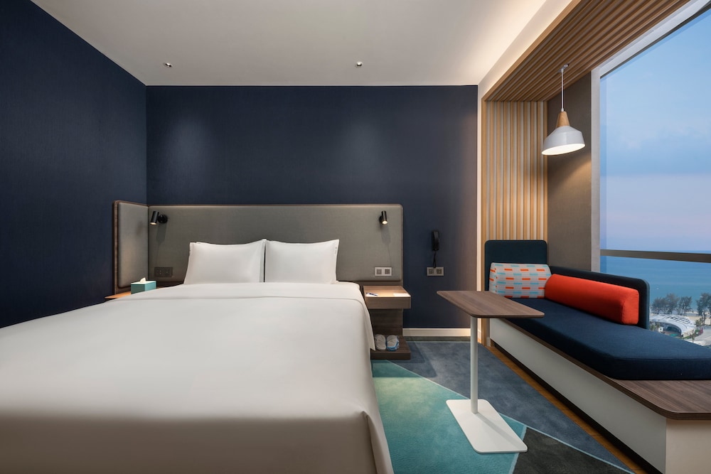 HOLIDAY INN EXPRESS Beihai Silver Beach 26/61