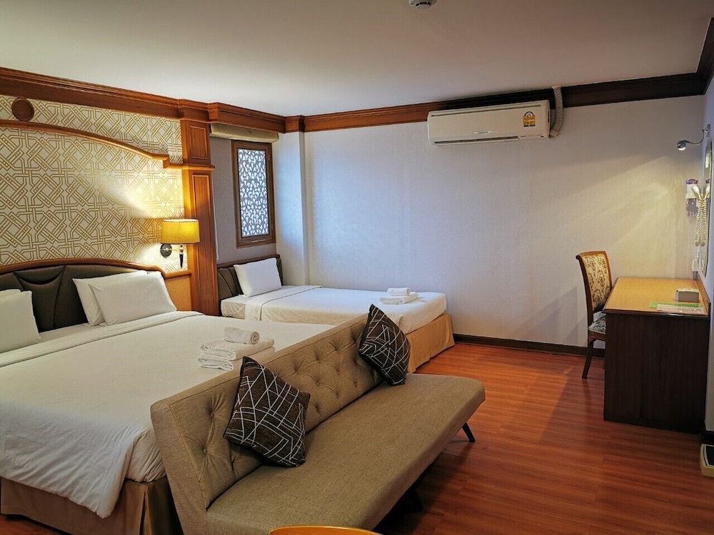 Sakol Hotel 26/65
