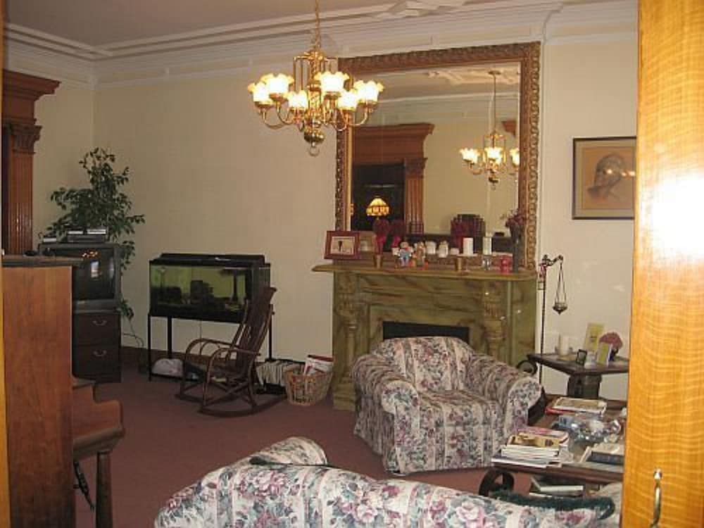Olde Judge Mansion 20/31